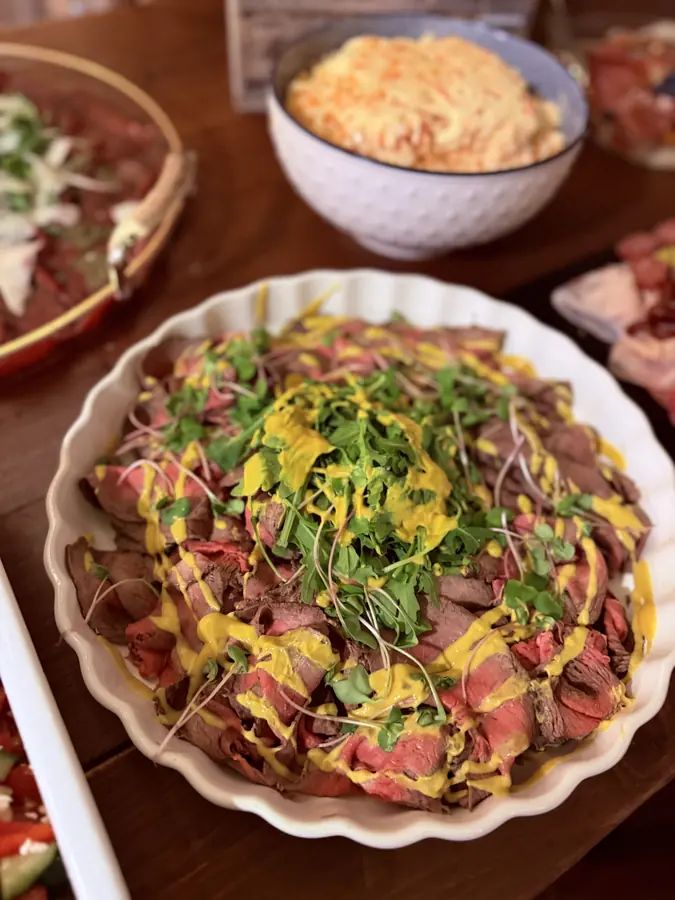 Roastbeef s hořčicí a čerstvými bylinkami